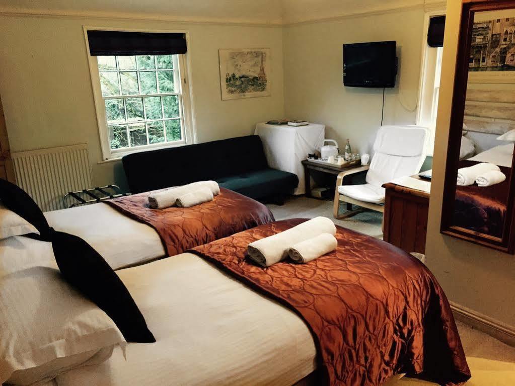 The White House Bed & Breakfast Takeley Екстериор снимка