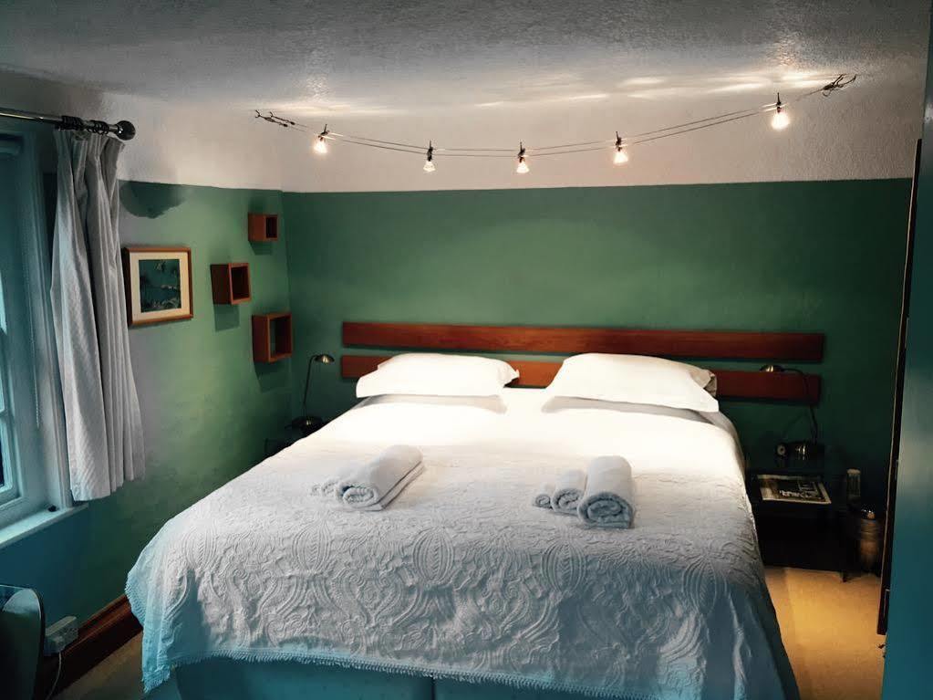 The White House Bed & Breakfast Takeley Екстериор снимка